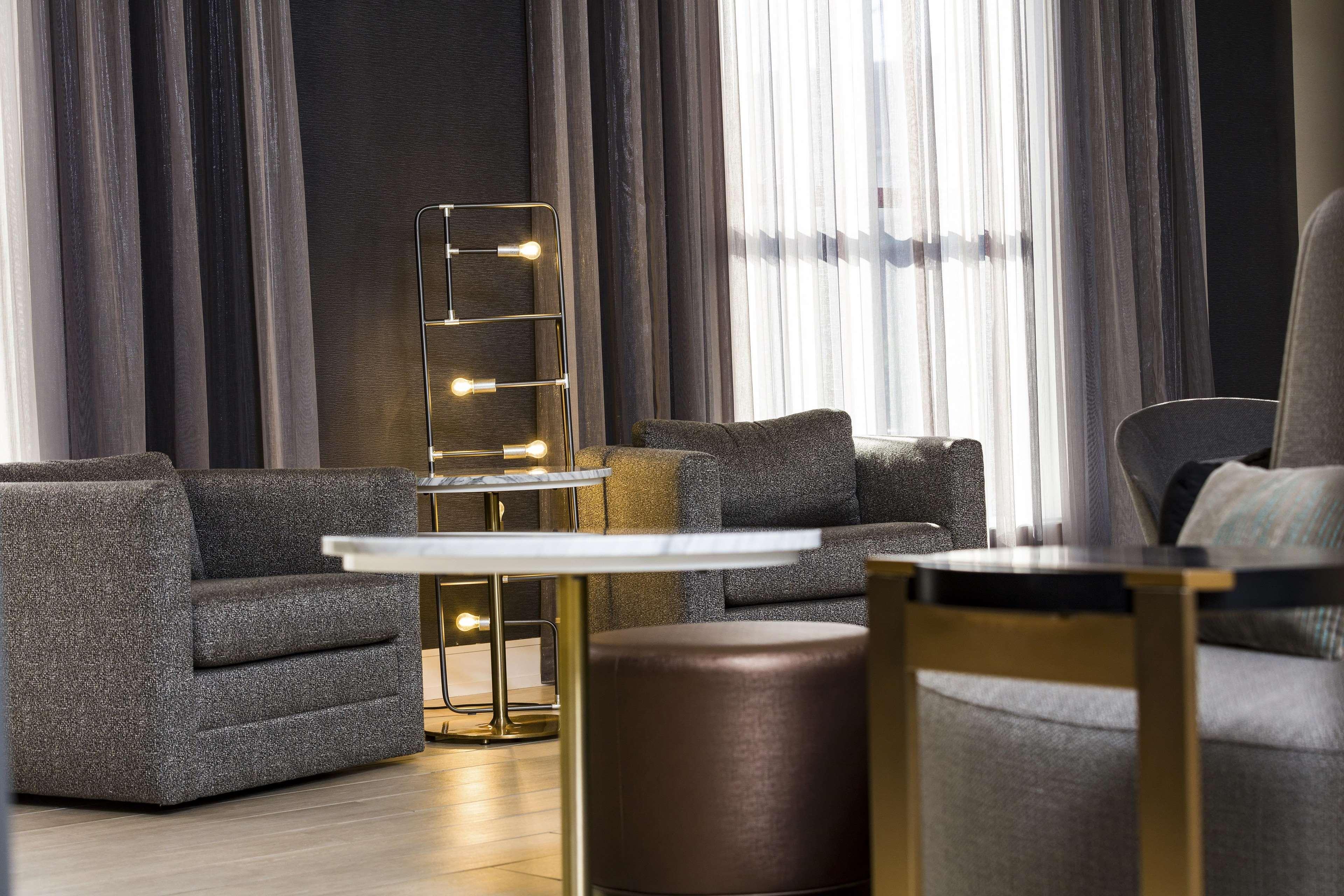 Отель Doubletree By Hilton Boston Logan Airport Челси Интерьер фото