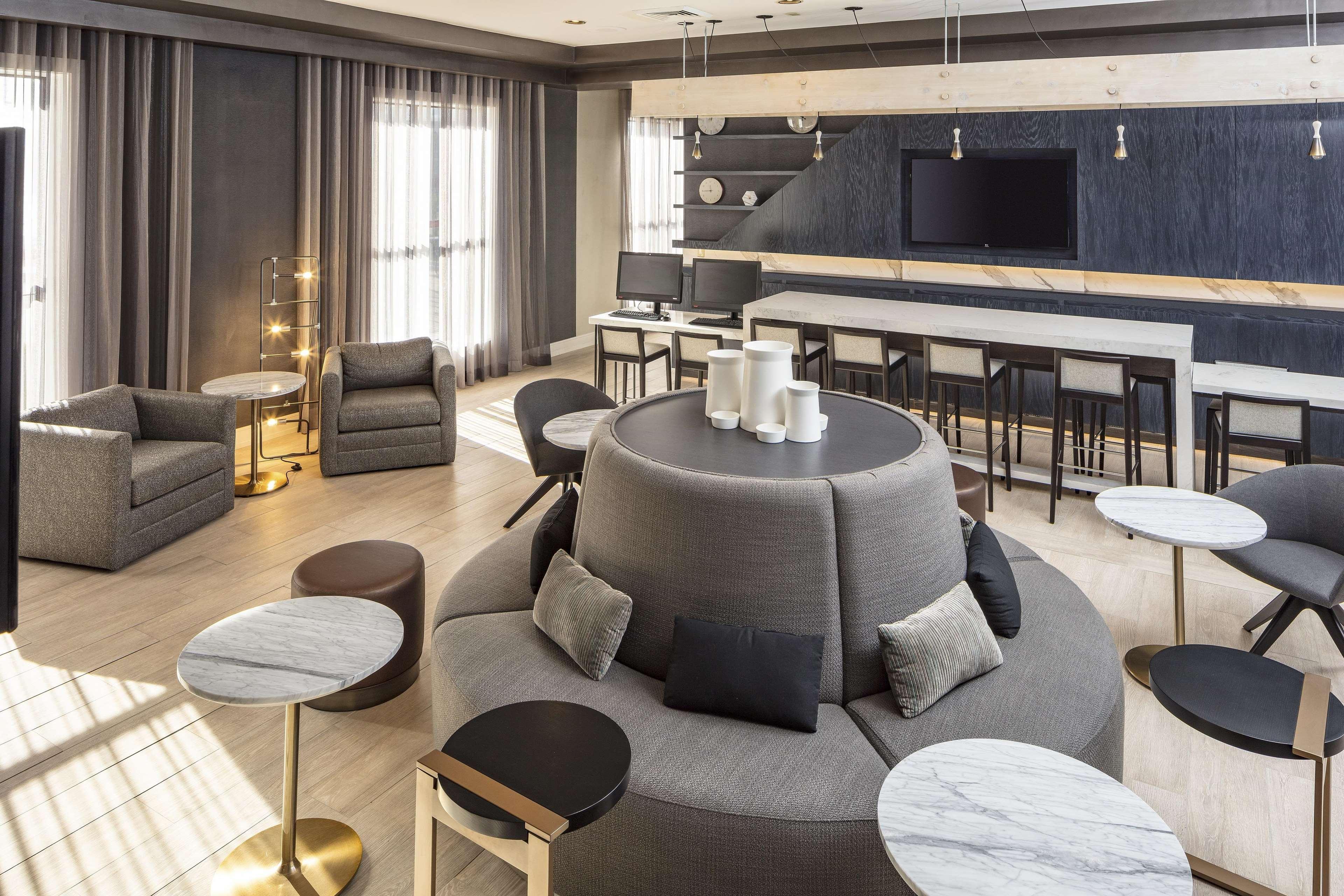 Отель Doubletree By Hilton Boston Logan Airport Челси Интерьер фото
