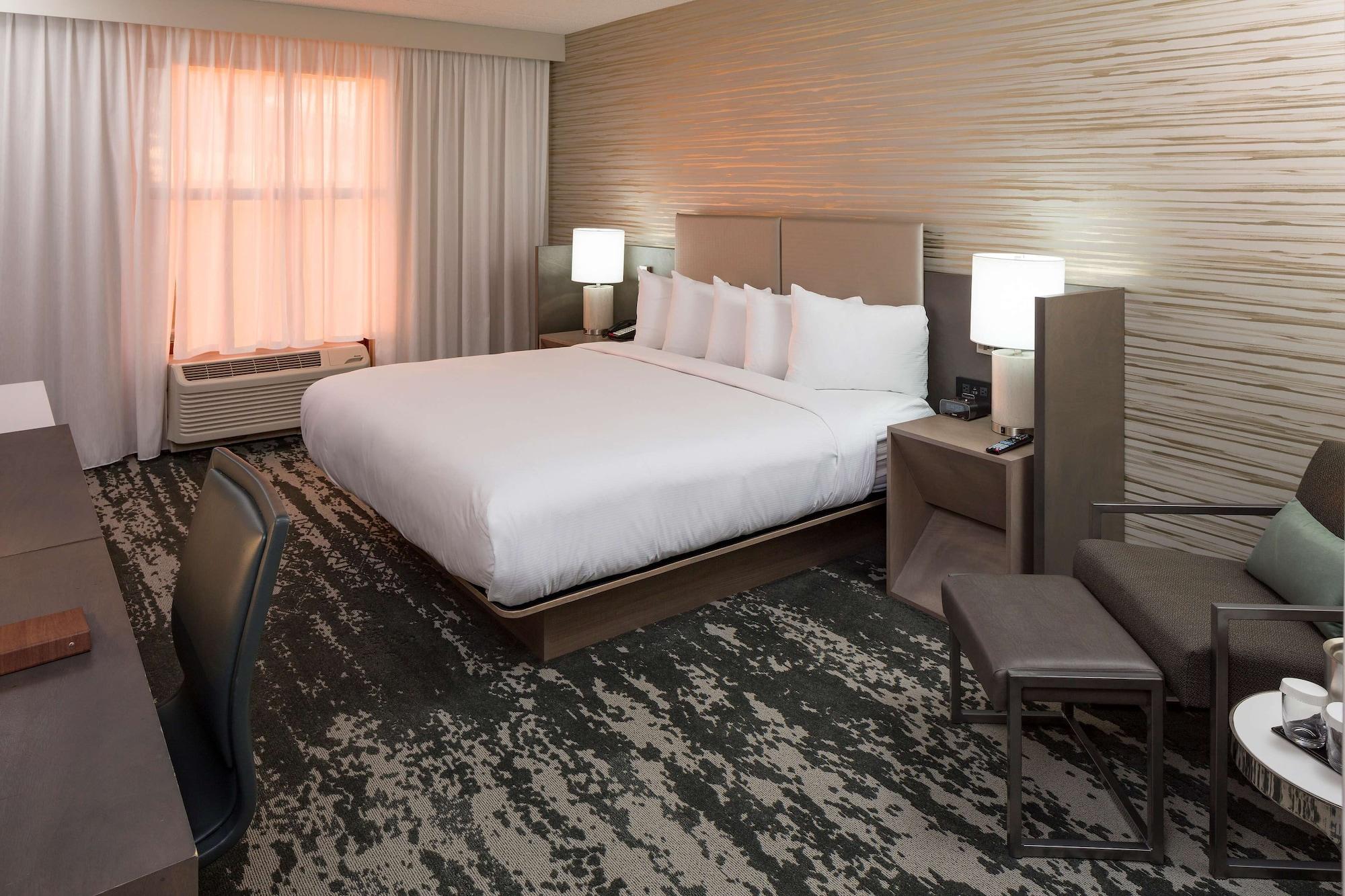 Отель Doubletree By Hilton Boston Logan Airport Челси Экстерьер фото