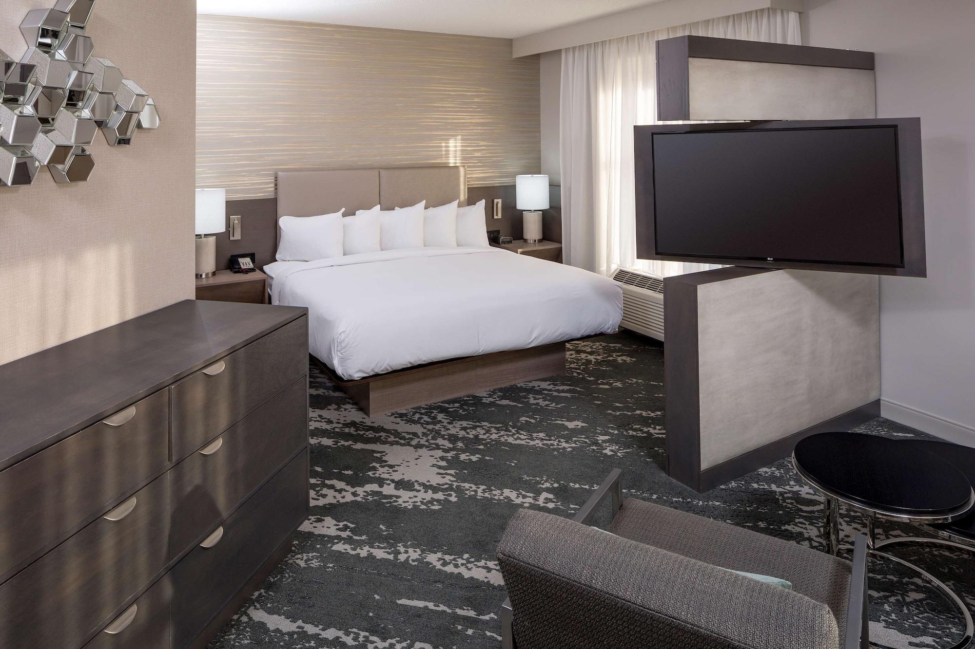 Отель Doubletree By Hilton Boston Logan Airport Челси Экстерьер фото