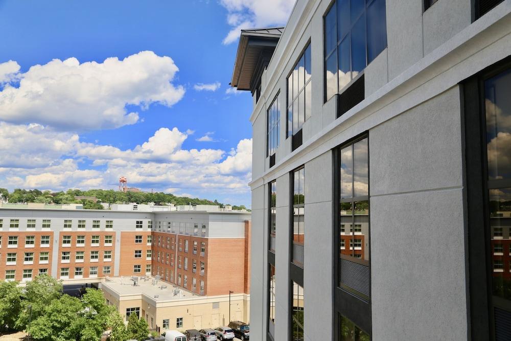 Отель Doubletree By Hilton Boston Logan Airport Челси Экстерьер фото