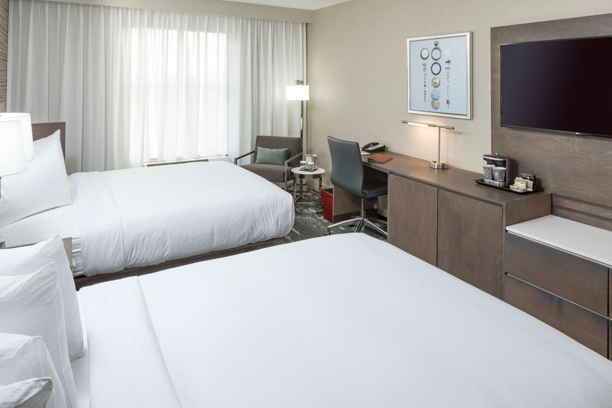 Отель Doubletree By Hilton Boston Logan Airport Челси Экстерьер фото