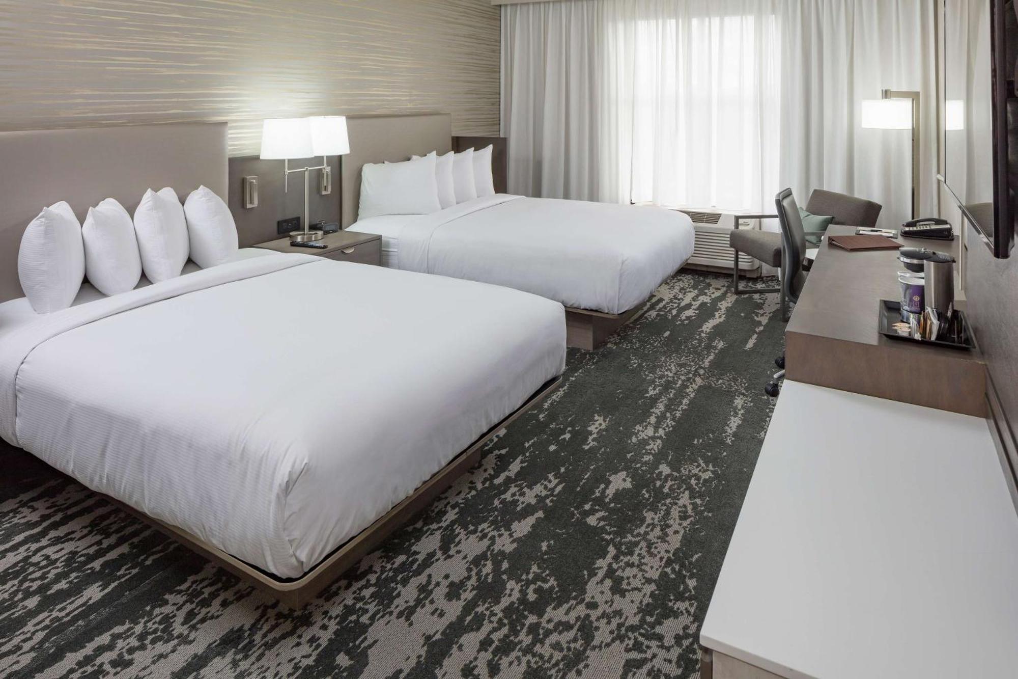 Отель Doubletree By Hilton Boston Logan Airport Челси Экстерьер фото