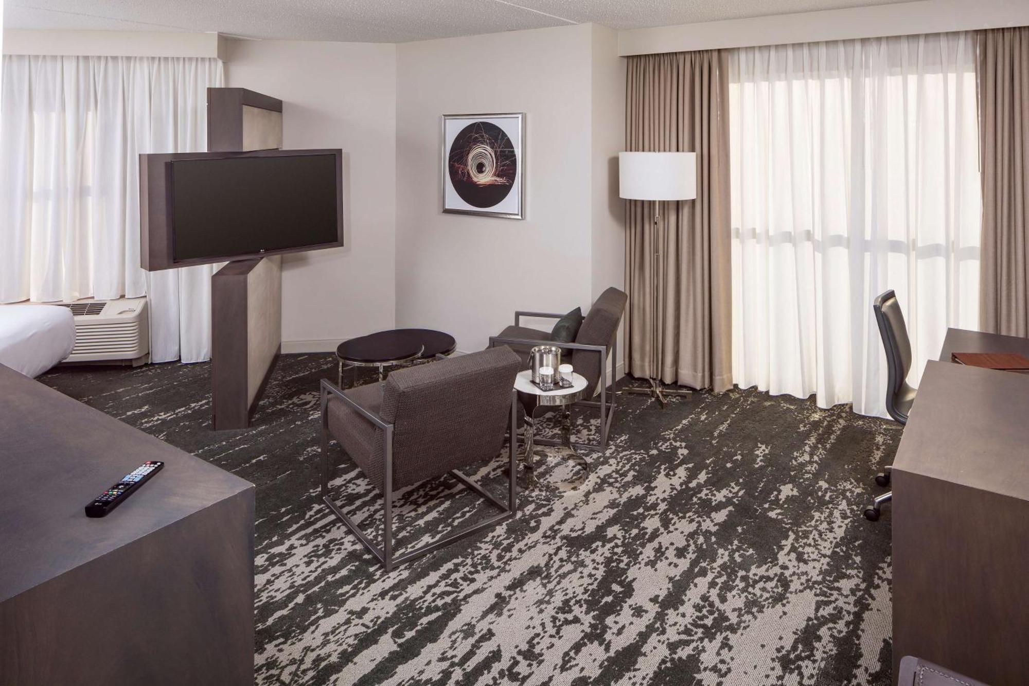 Отель Doubletree By Hilton Boston Logan Airport Челси Экстерьер фото
